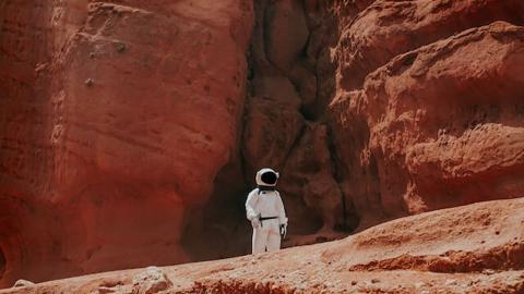 استكشاف المريخ: تحديات وفرص في البحث عن حياة